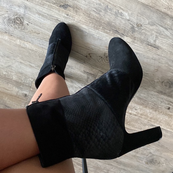 Anne Klein booties - Picture 2 of 3